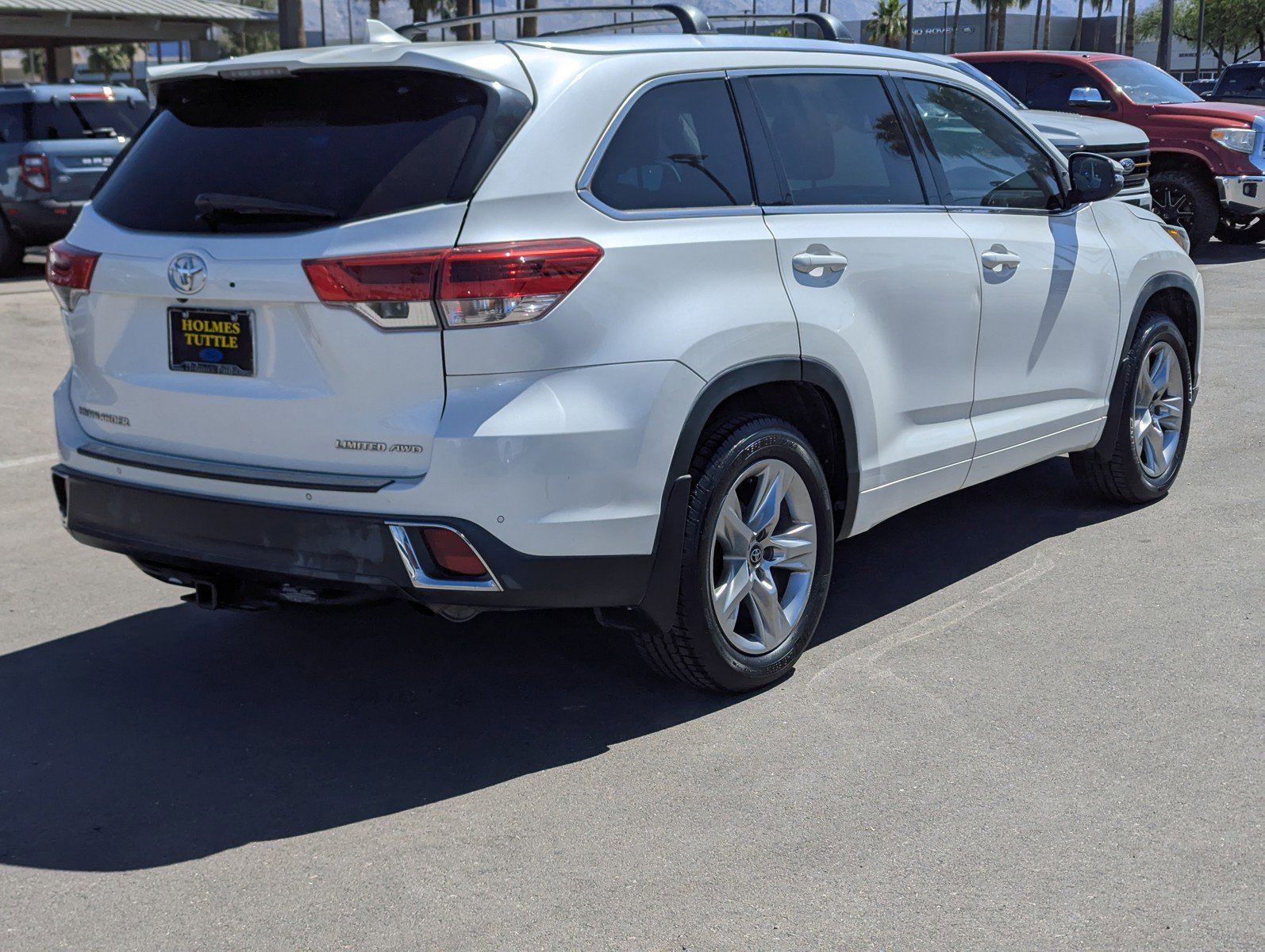 Used 2019 Toyota Highlander Limited w/ Carpet Mat Package (TMS) AWD/4WD image 2