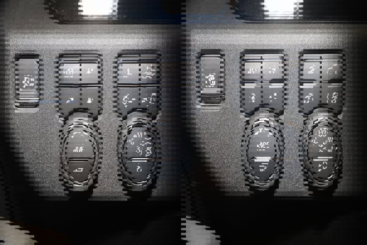 Used 2025 Chevrolet Silverado 2500 ZR2 image 28