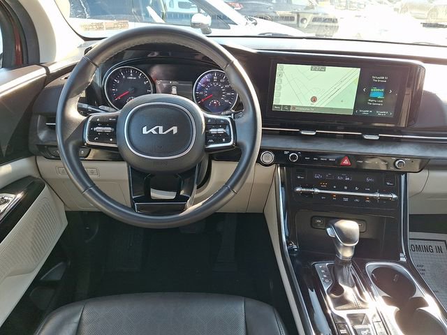 Used 2024 Kia Carnival EX image 11