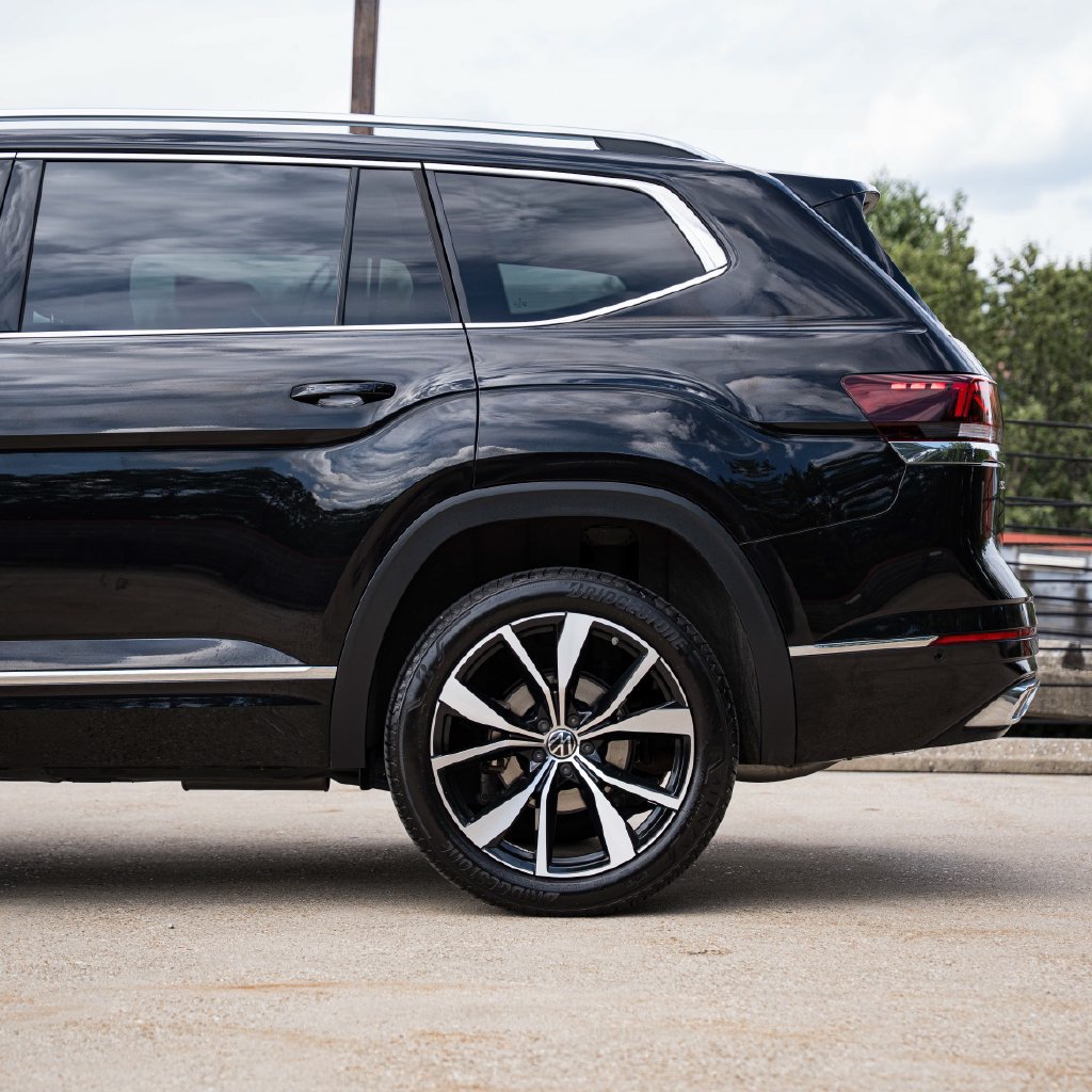 Certified 2024 Volkswagen Atlas SEL Premium R-Line AWD/4WD image 5