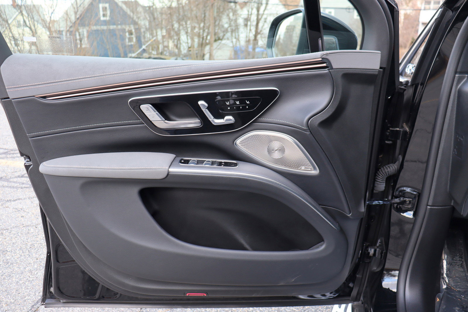 Used 2025 Mercedes-Benz EQS 450+ 4MATIC SUV w/ Winter Package image 25