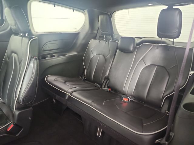 Used 2025 Chrysler Pacifica Limited FWD image 24