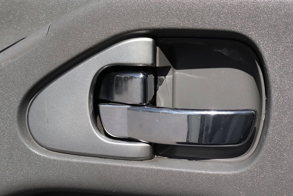 Used 2016 Nissan Frontier SV RWD image 18