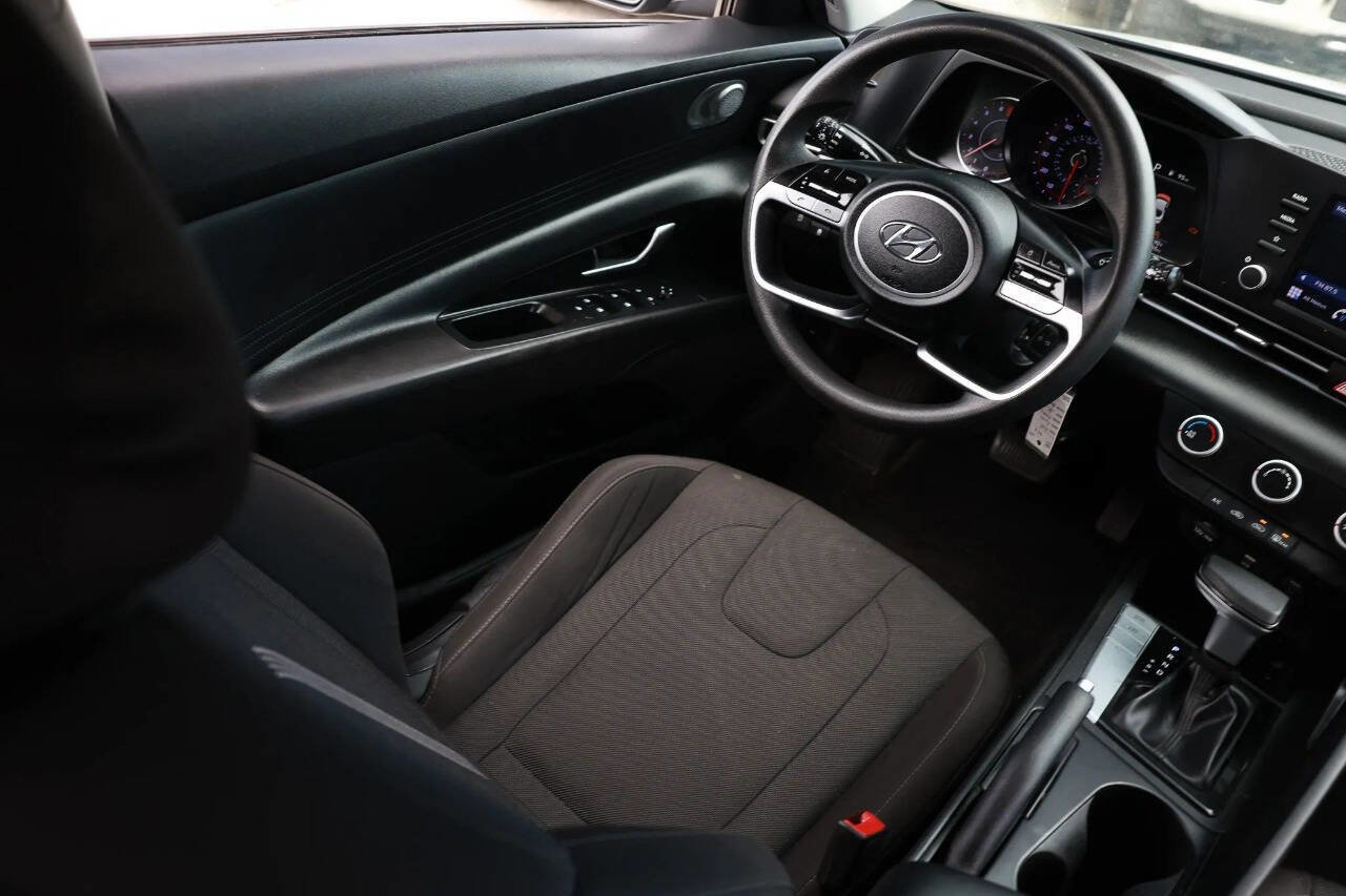 Used 2021 Hyundai Elantra SE FWD image 23
