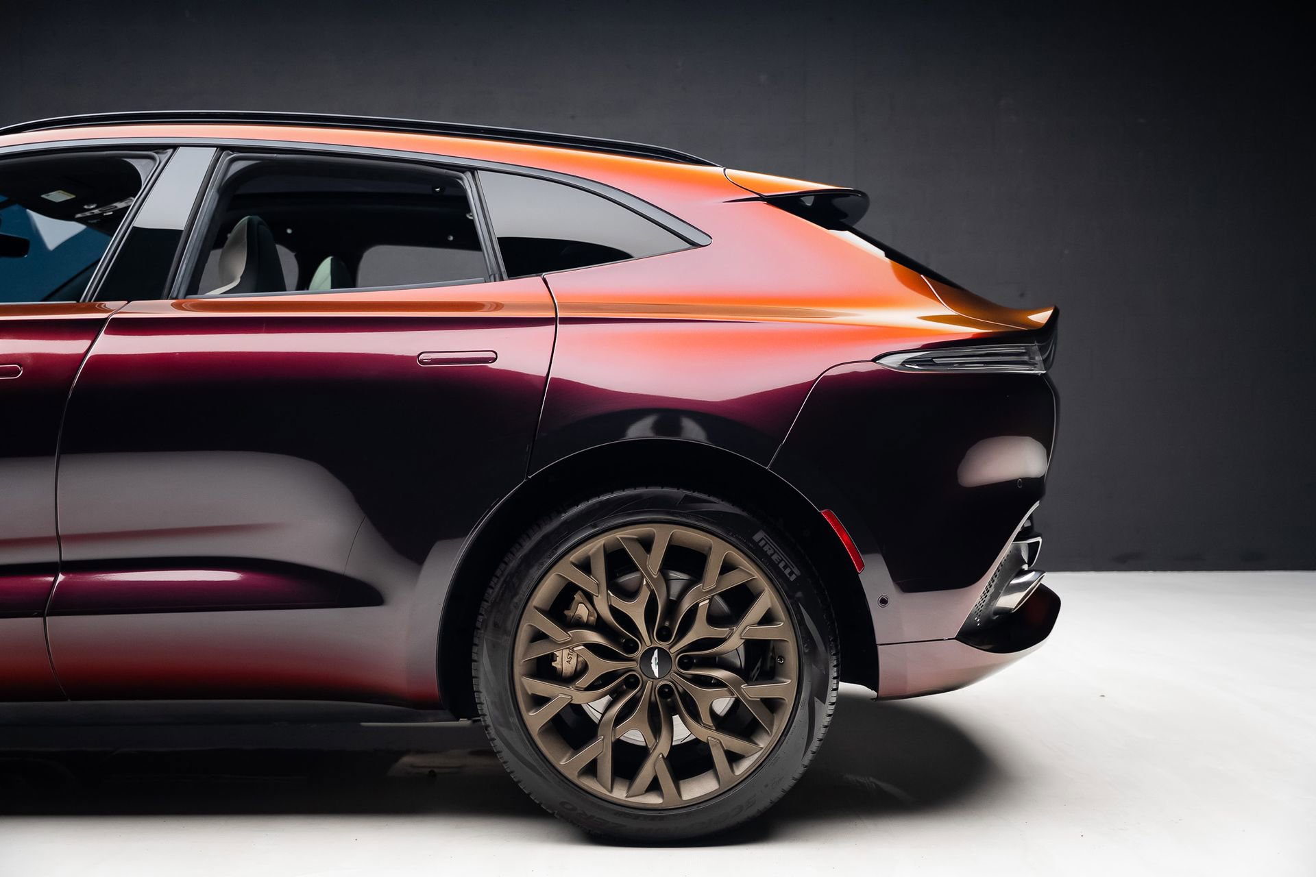 Used 2023 Aston Martin DBX AWD/4WD image 20