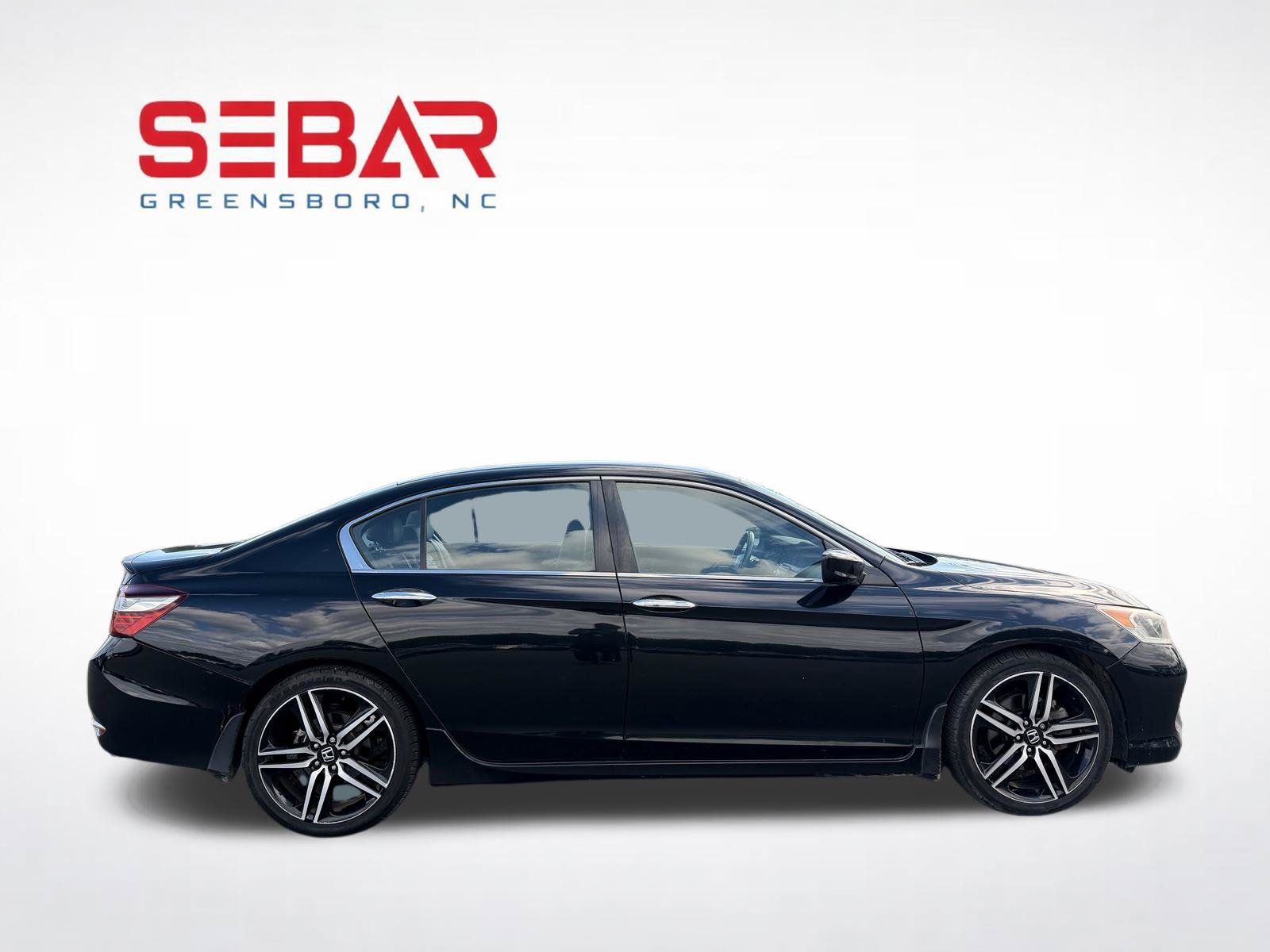 Used 2017 Honda Accord Sport image 4