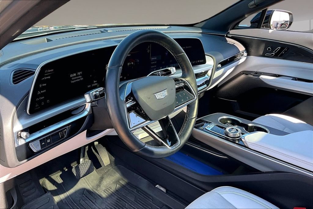 Used 2024 Cadillac Lyriq Luxury AWD/4WD image 13