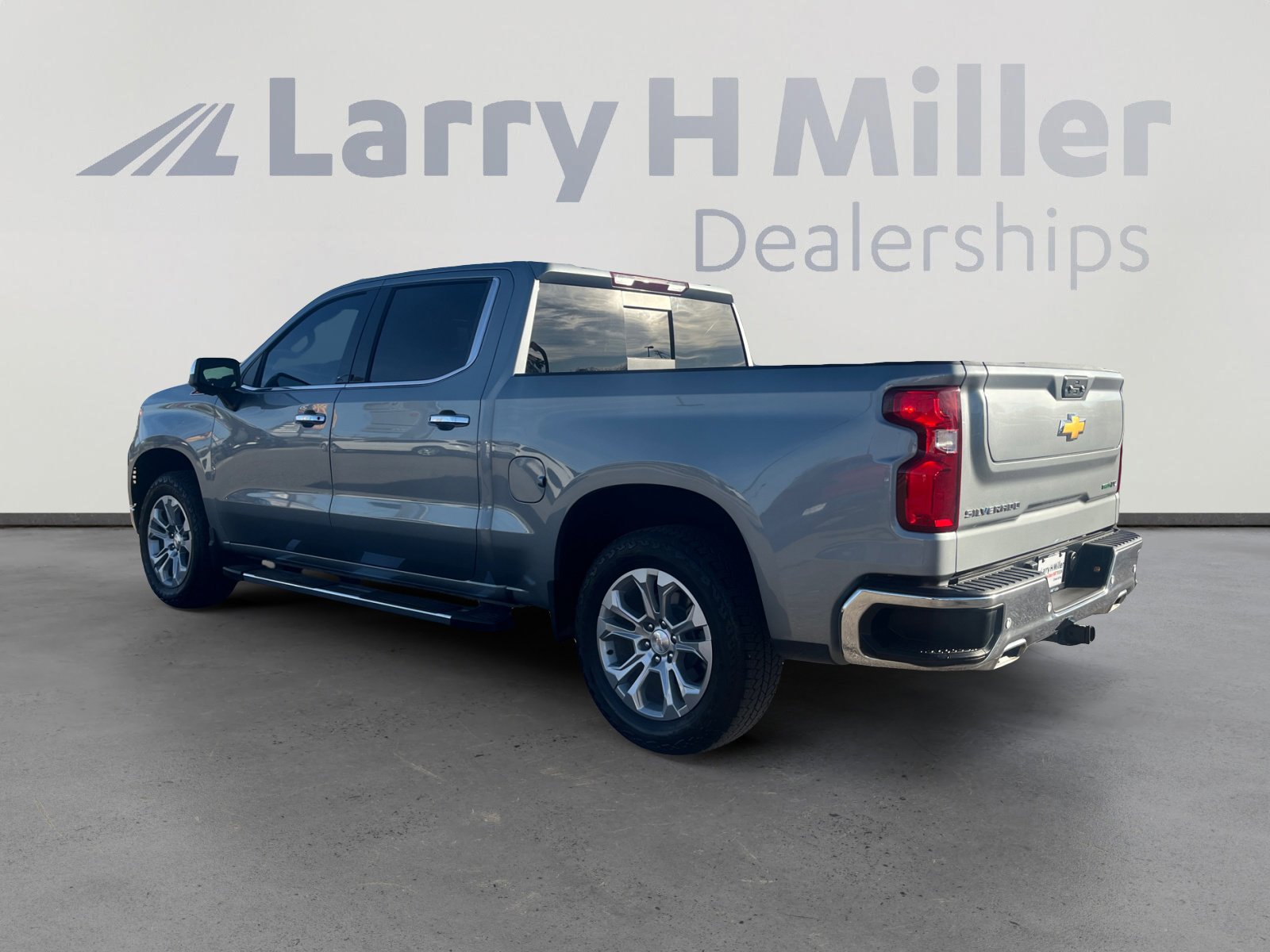 Used 2024 Chevrolet Silverado 1500 LTZ image 3