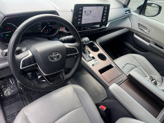 Used 2021 Toyota Sienna XLE FWD image 18