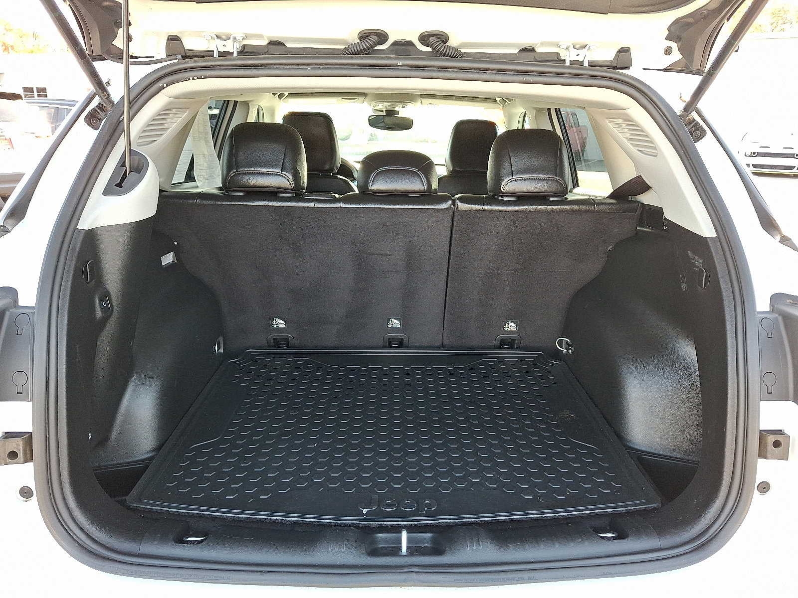 Certified 2022 Jeep Compass Latitude w/ Convenience Group image 29