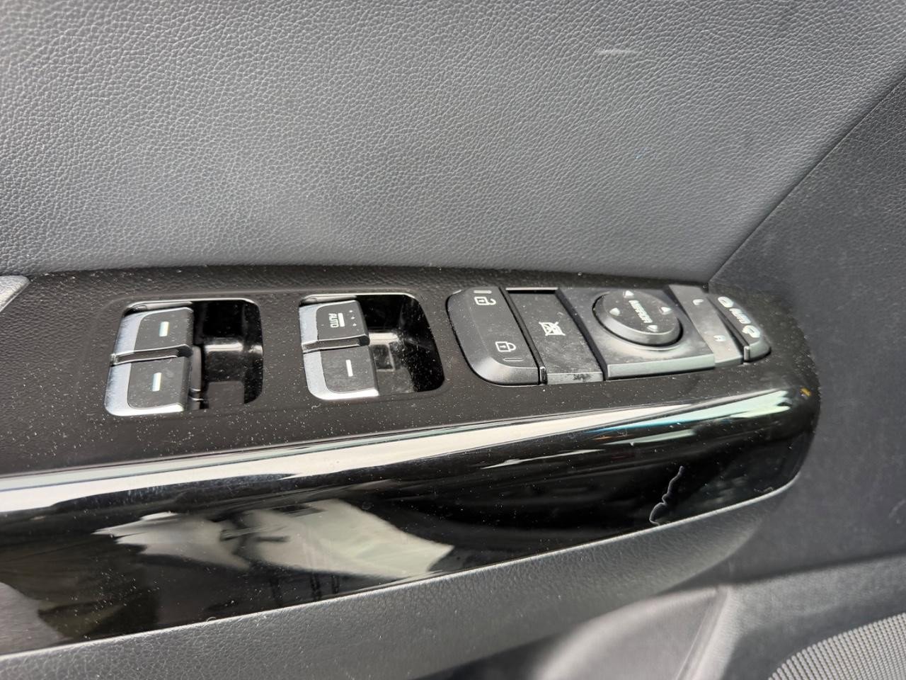 Used 2018 Kia Sportage EX image 18