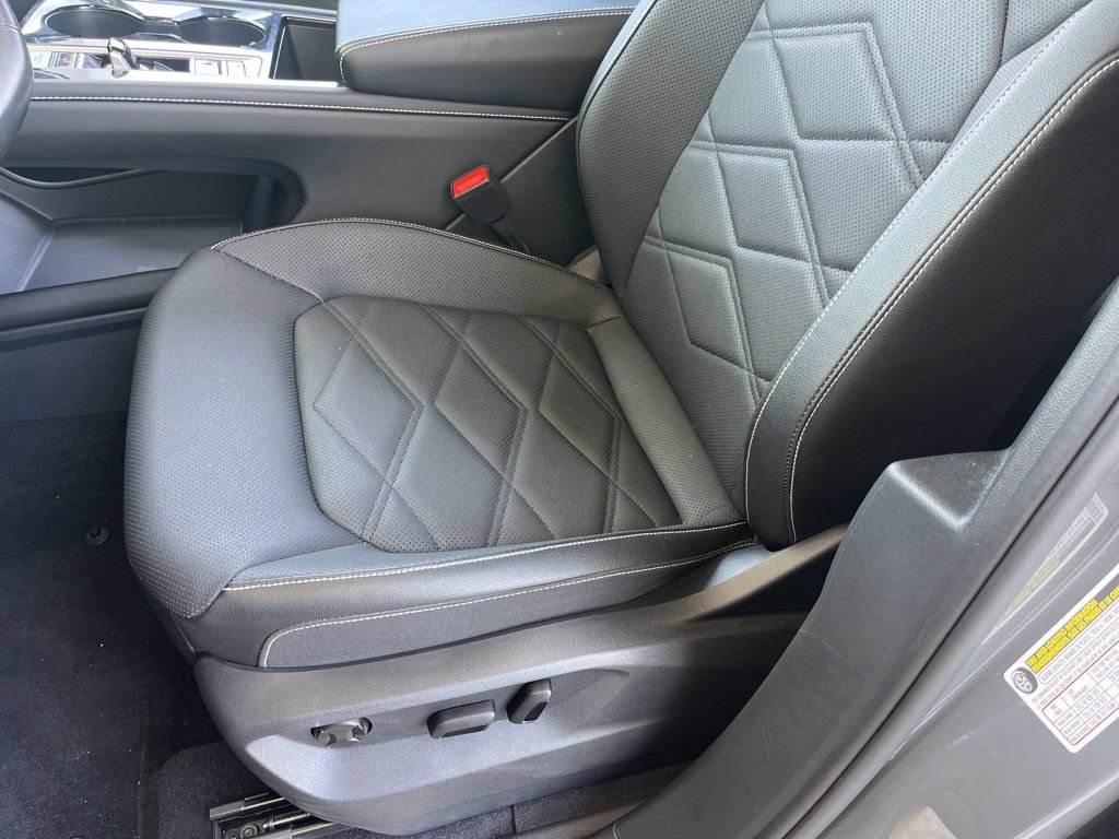 Used 2025 Volkswagen Atlas SE w/ Black Wheel Package image 17