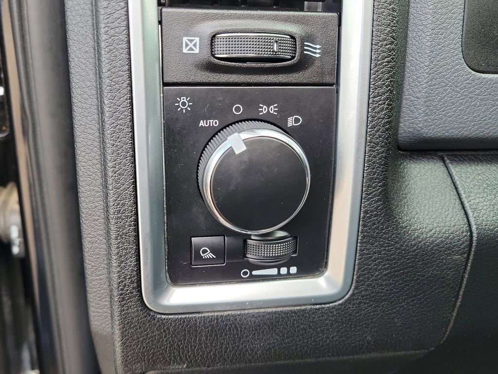 Used 2017 RAM 1500 Classic SLT image 12