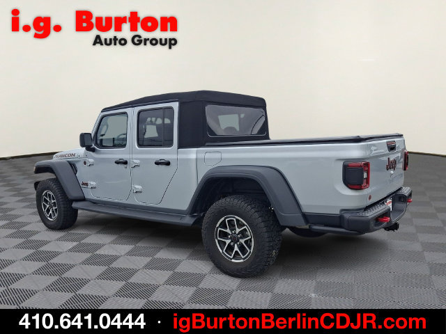 Used 2024 Jeep Gladiator Rubicon w/ Technology Group AWD/4WD image 4