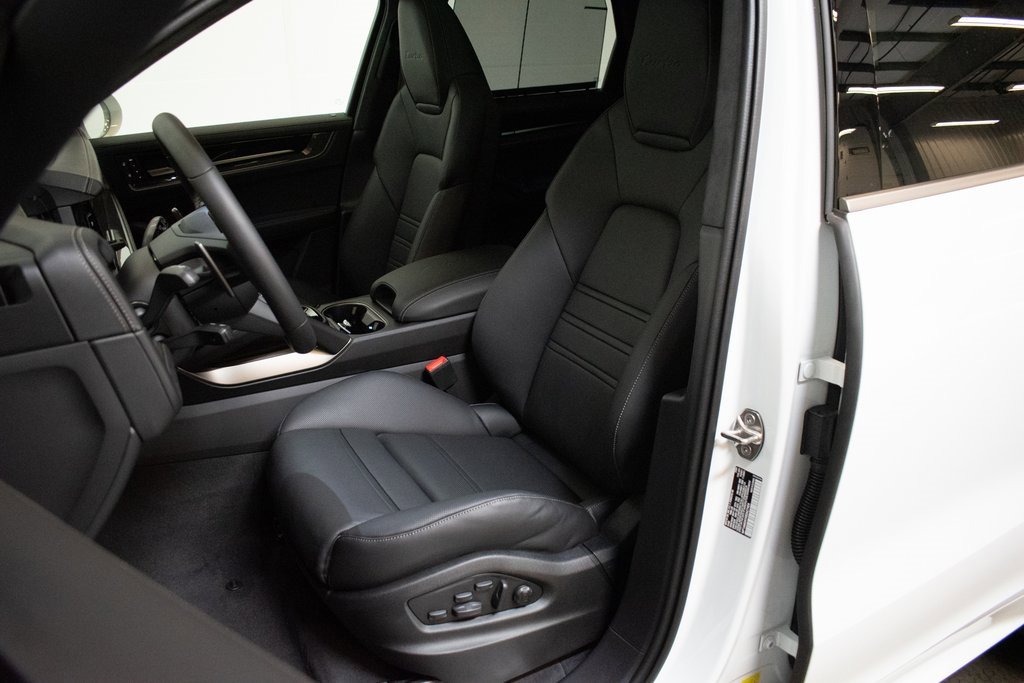 New 2025 Porsche Cayenne Turbo image 5