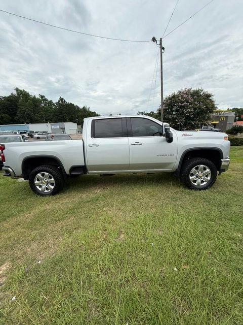 Used 2023 Chevrolet Silverado 2500 LTZ AWD/4WD image 3