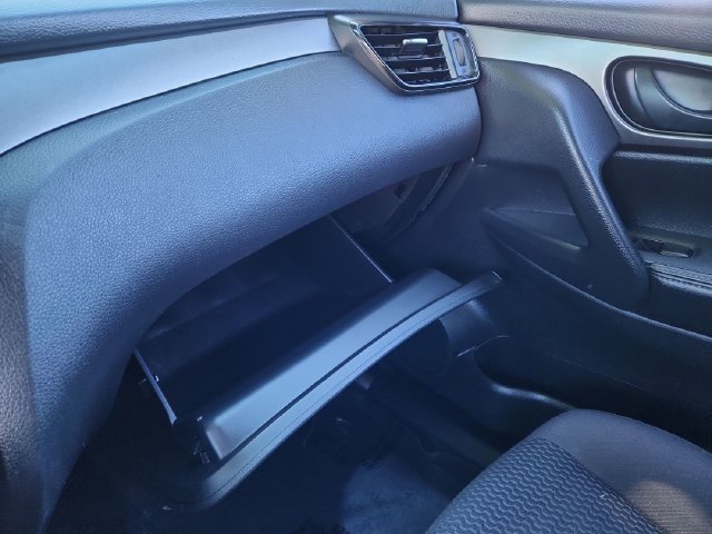 Used 2018 Nissan Rogue Sport S AWD/4WD image 43