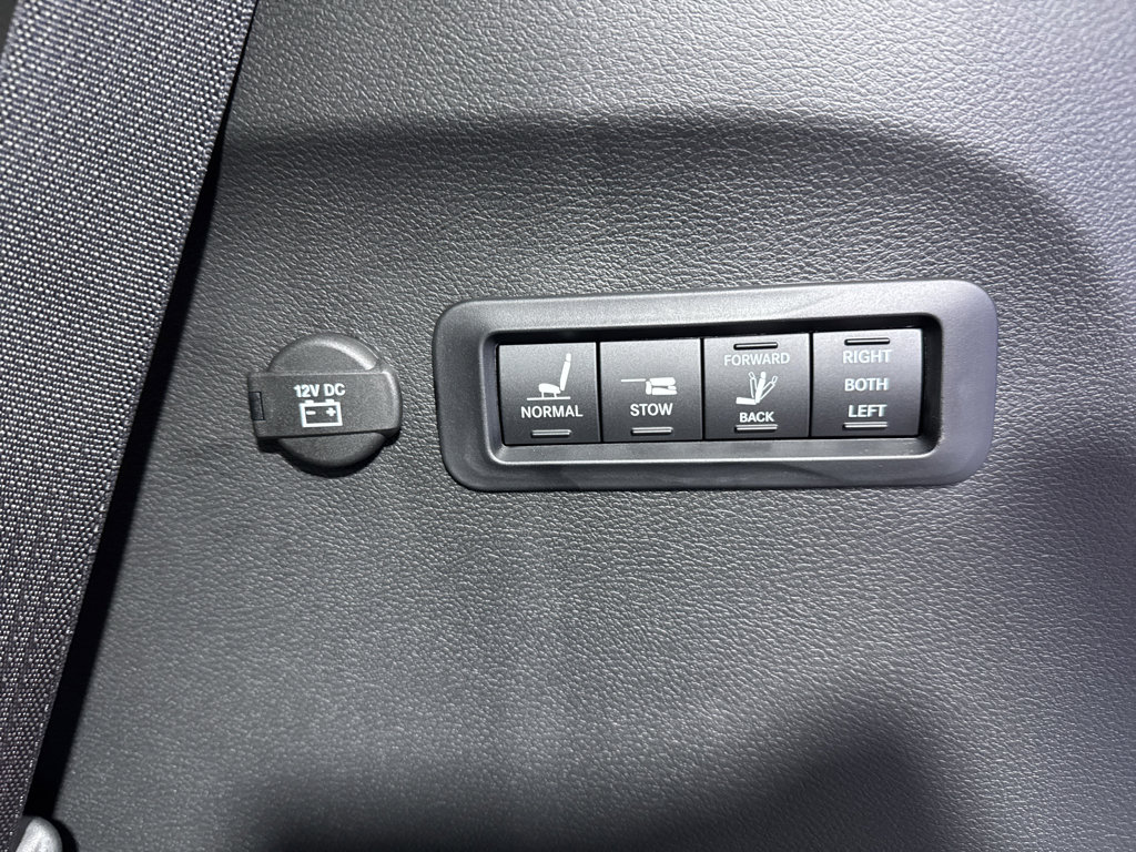 New 2026 Chrysler Pacifica Pinnacle image 24