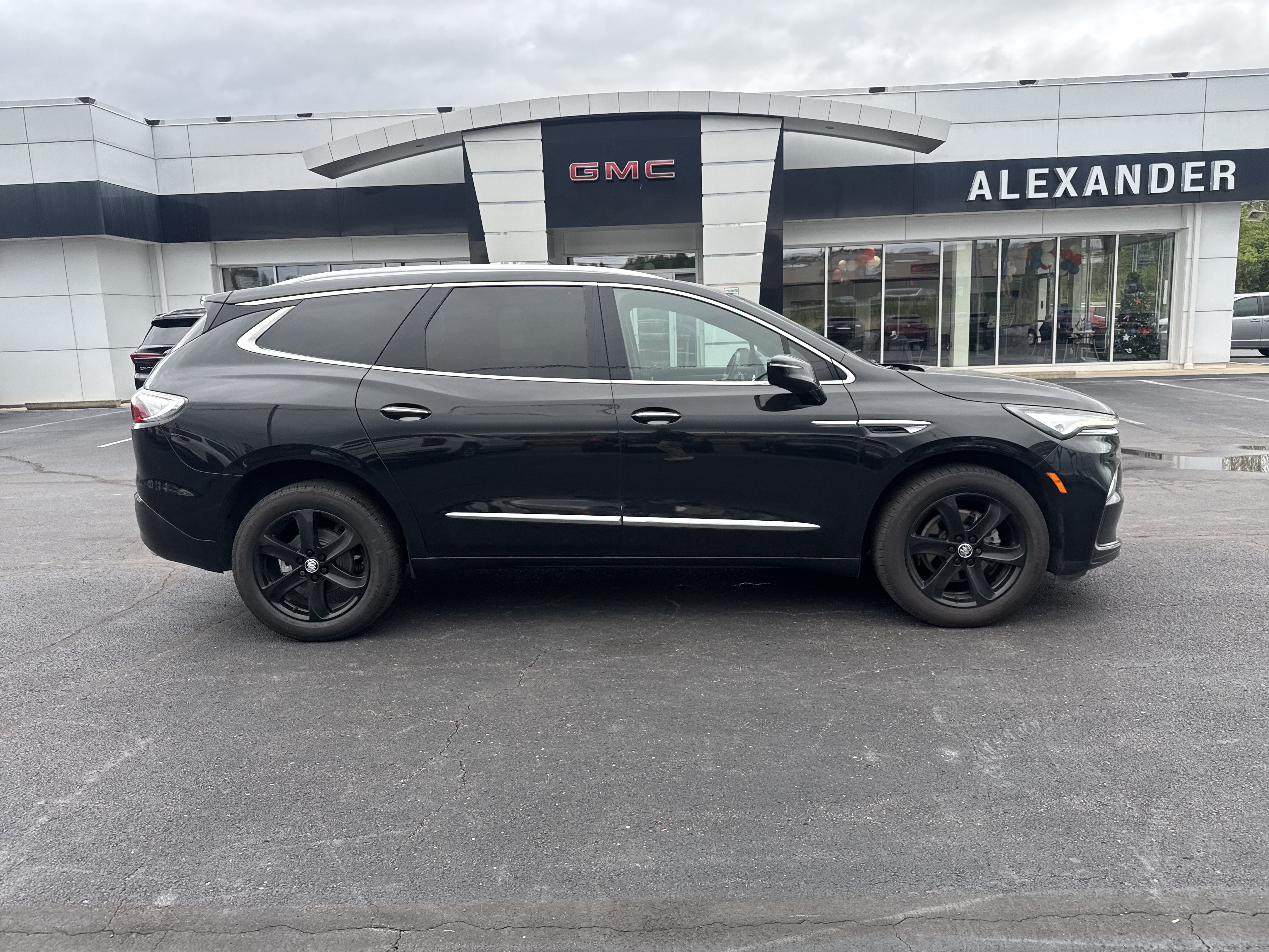 Used 2024 Buick Enclave Essence w/ Experience Buick Package AWD/4WD video 2