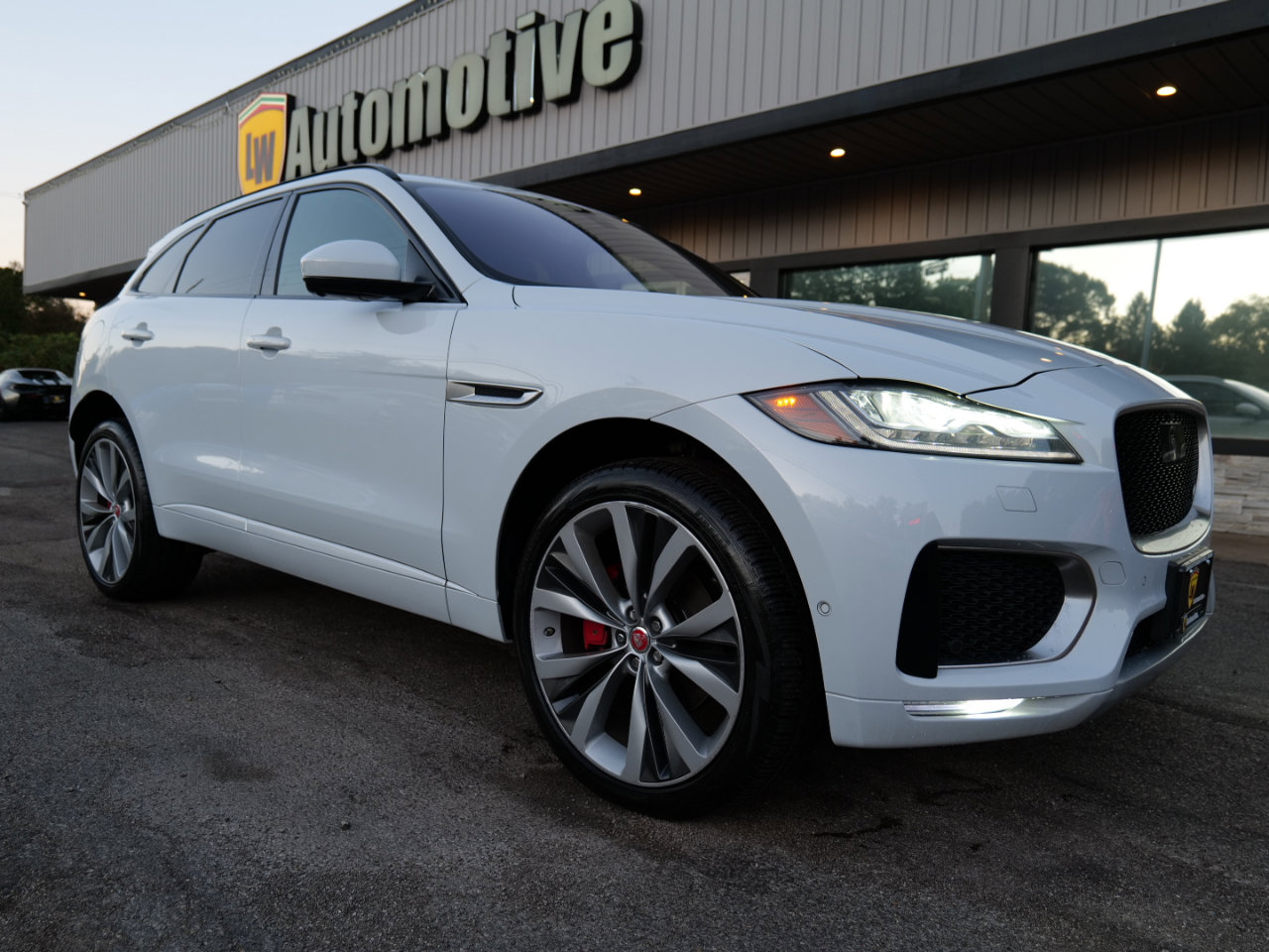 Used 2019 Jaguar F-PACE S image 91