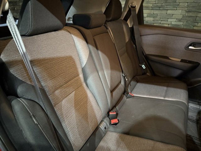 Used 2023 Nissan Rogue SV image 34