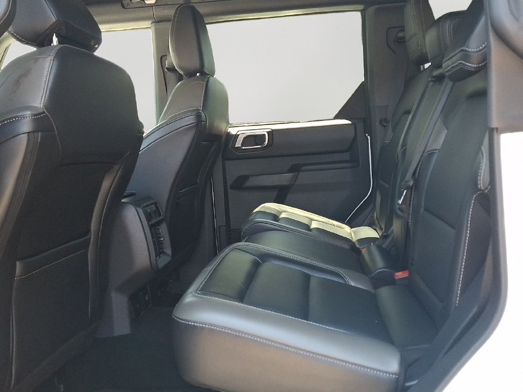Used 2025 Ford Bronco Outer Banks AWD/4WD image 6
