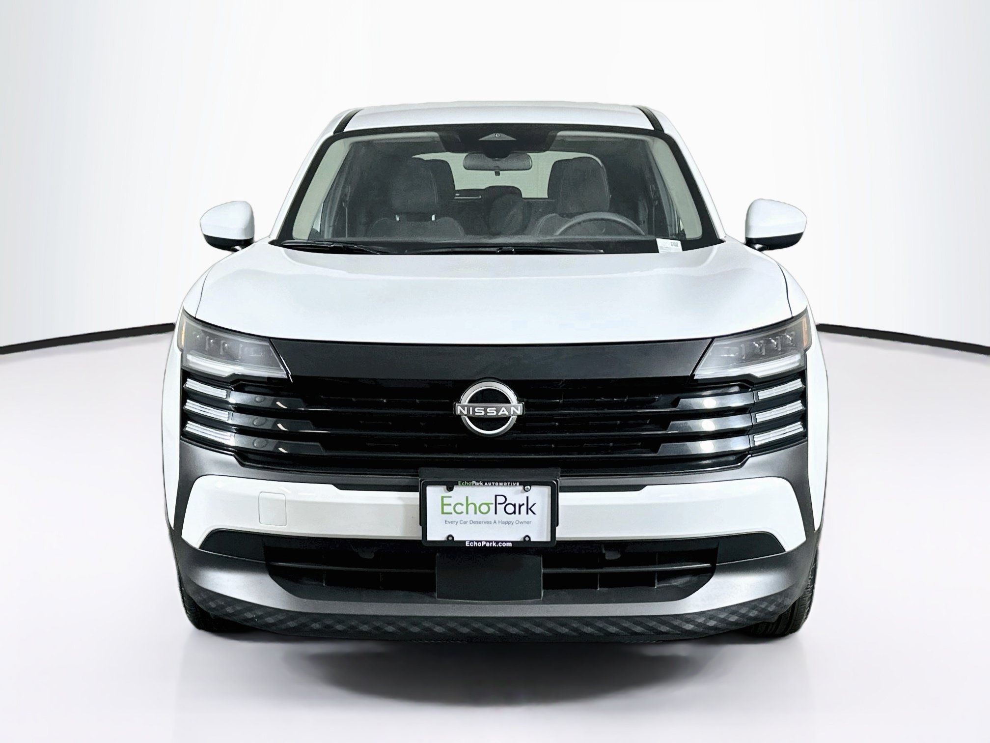 Used 2025 Nissan Kicks SV AWD/4WD image 2