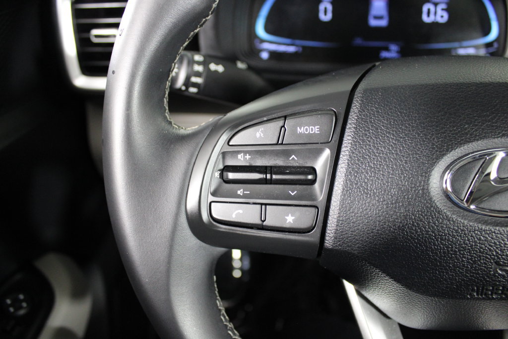 Certified 2024 Hyundai Venue SEL FWD image 25