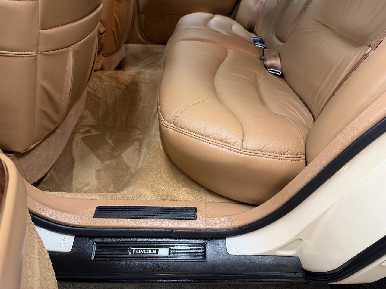 Used 1996 Lincoln Town Car Signature image 25