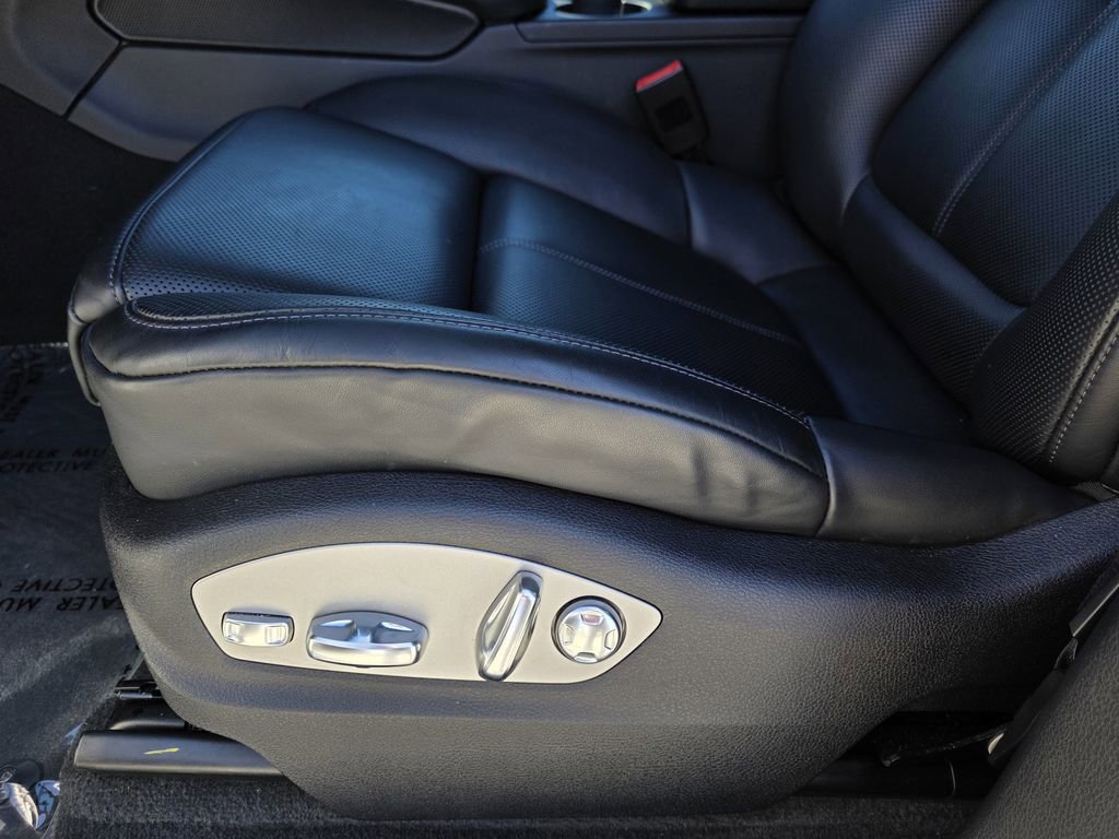 New 2025 Porsche Macan Turbo image 17