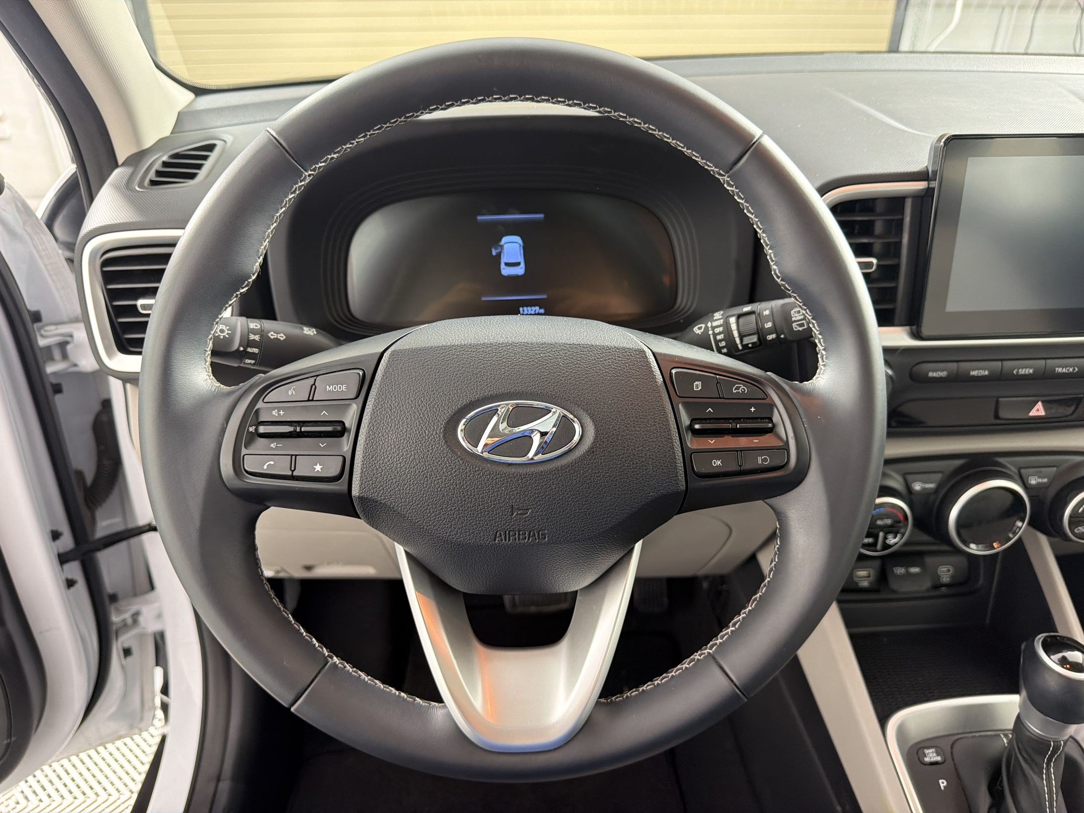 Used 2024 Hyundai Venue SEL FWD image 11