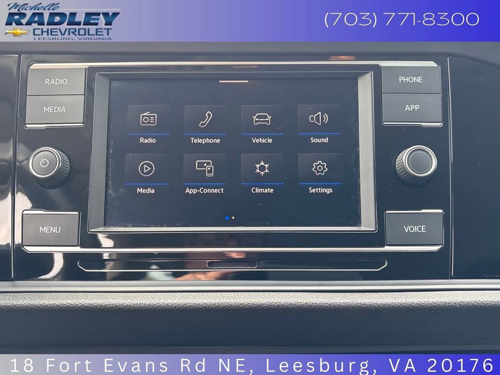 Used 2024 Volkswagen Jetta SE FWD image 17