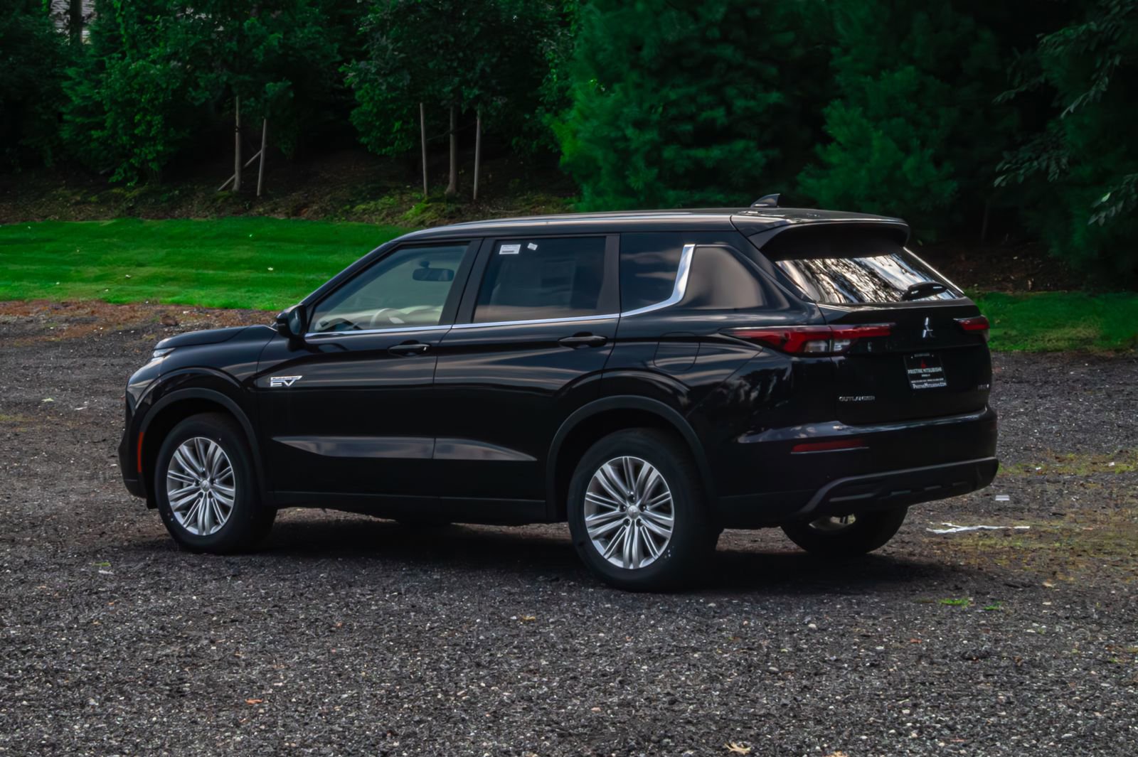 New 2025 Mitsubishi Outlander ES image 5
