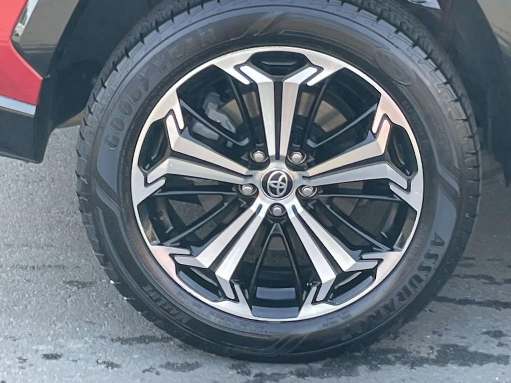 Used 2021 Toyota RAV4 XSE w/ Weather Package image 12