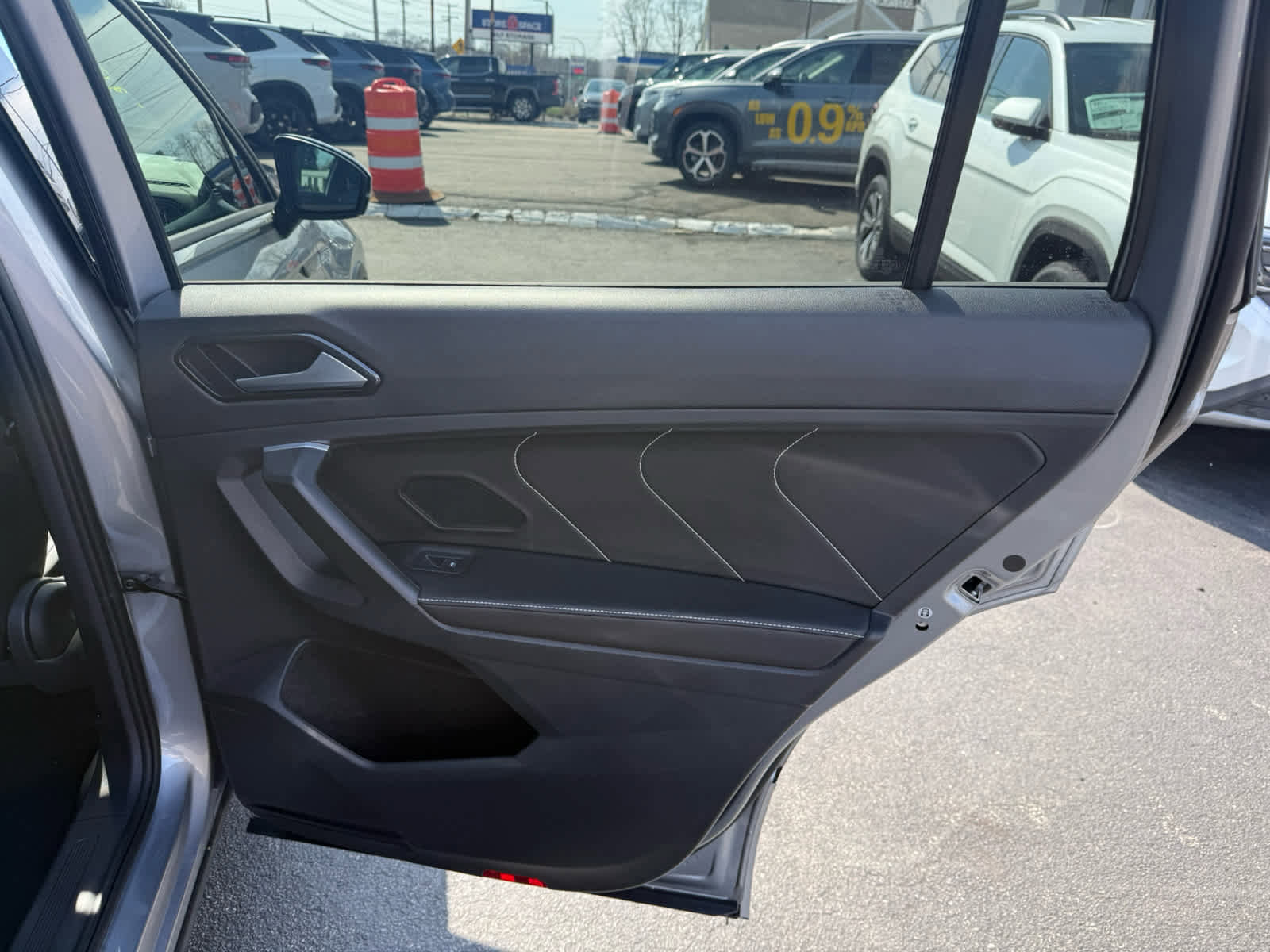 Certified 2024 Volkswagen Tiguan SE R-Line image 11