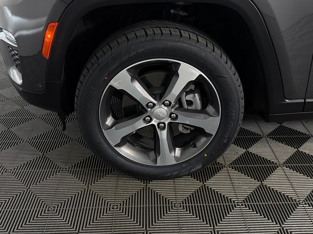 Used 2023 Jeep Grand Cherokee 4WD 4xe w/ Luxury Tech Group II image 12