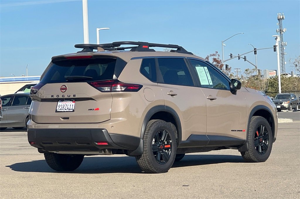 Used 2025 Nissan Rogue SV image 5