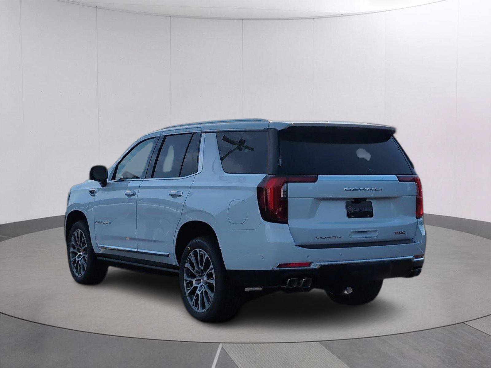 New 2026 GMC Yukon Denali w/ Denali Reserve Package AWD/4WD image 3