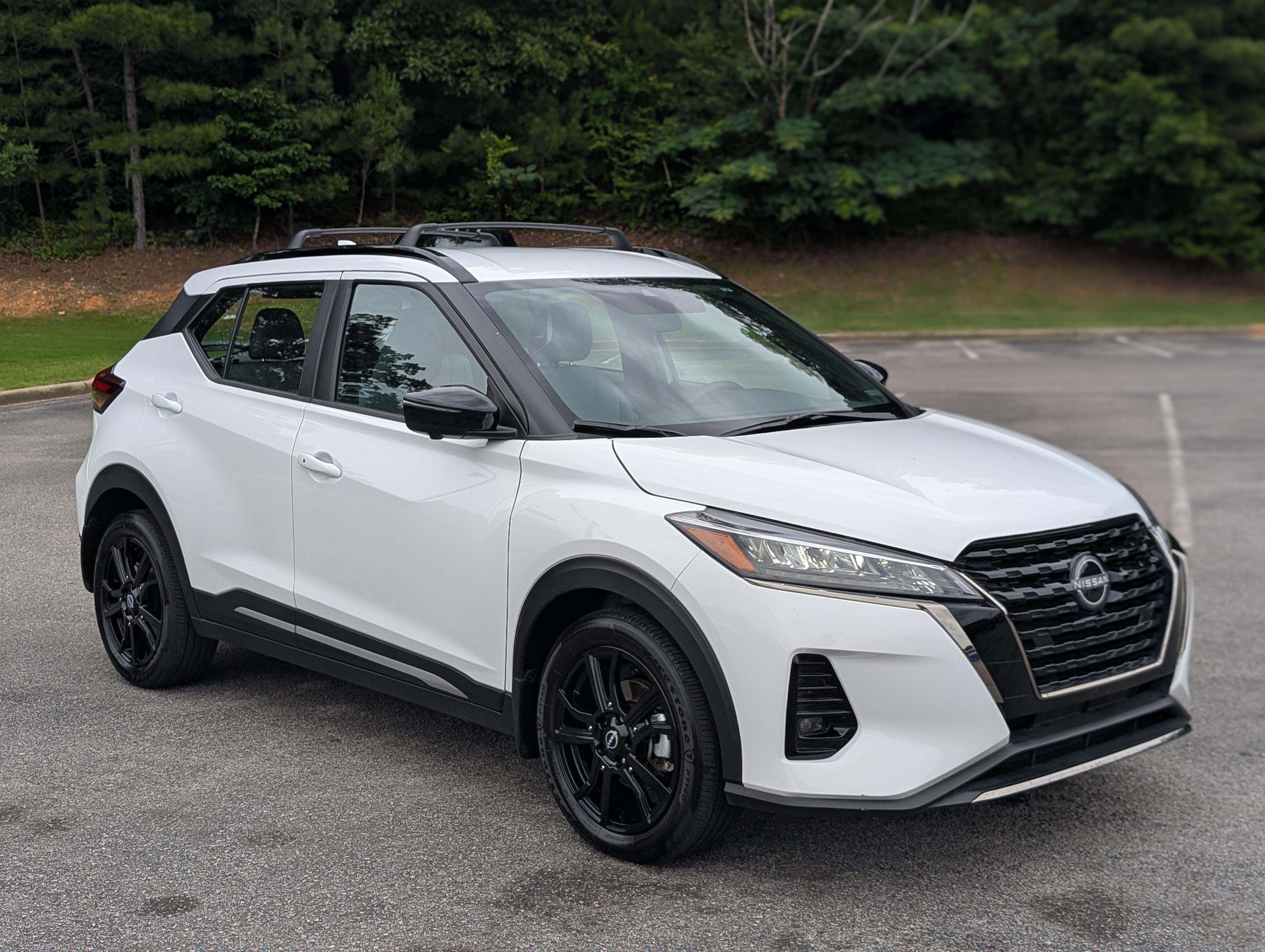 Used 2024 Nissan Kicks SR w/ SR Premium Package FWD image 11