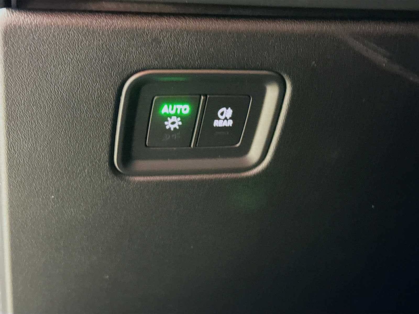New 2025 Porsche Macan Turbo Electric AWD/4WD image 11