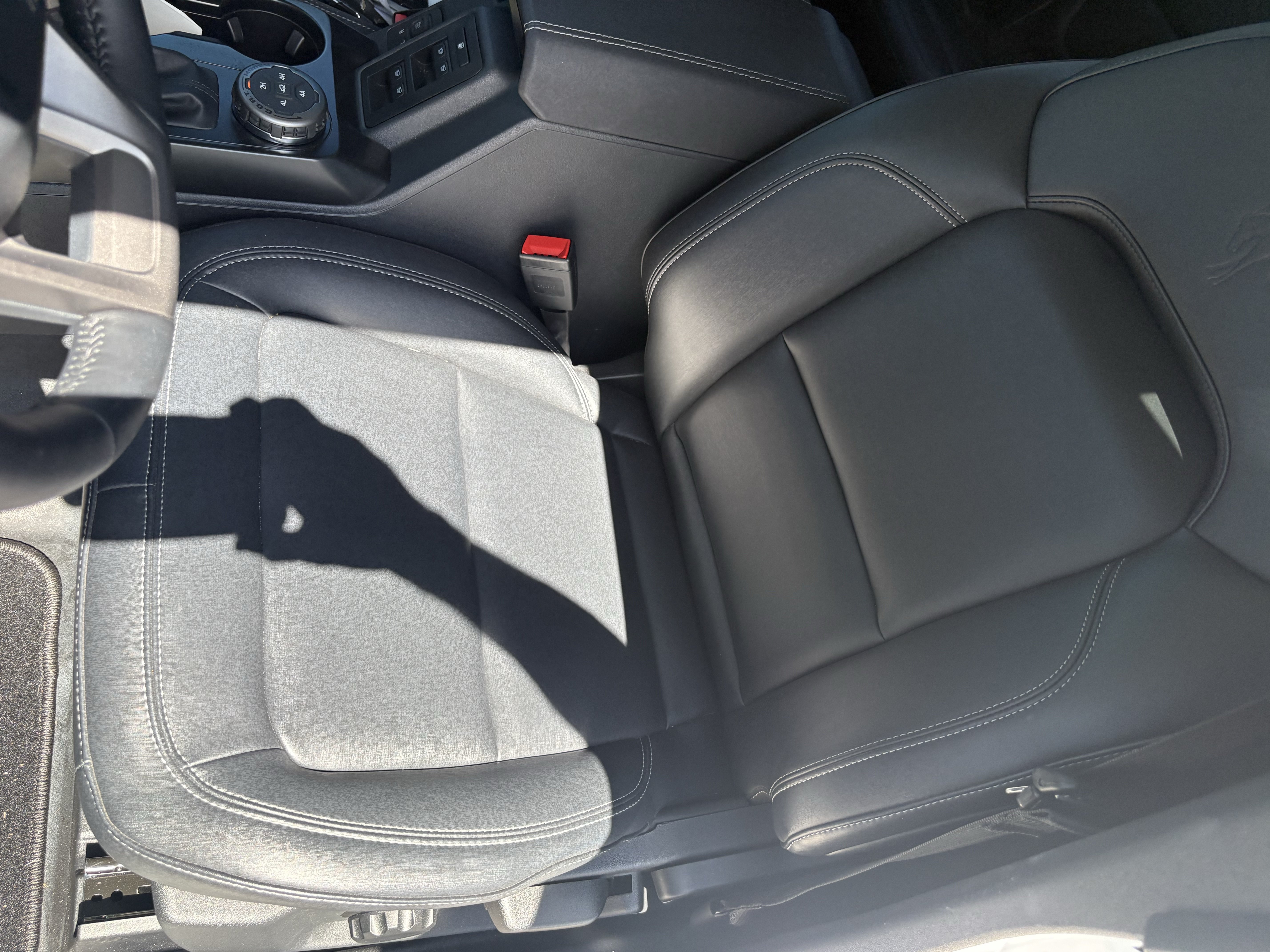 Used 2025 Ford Bronco Badlands AWD/4WD image 9