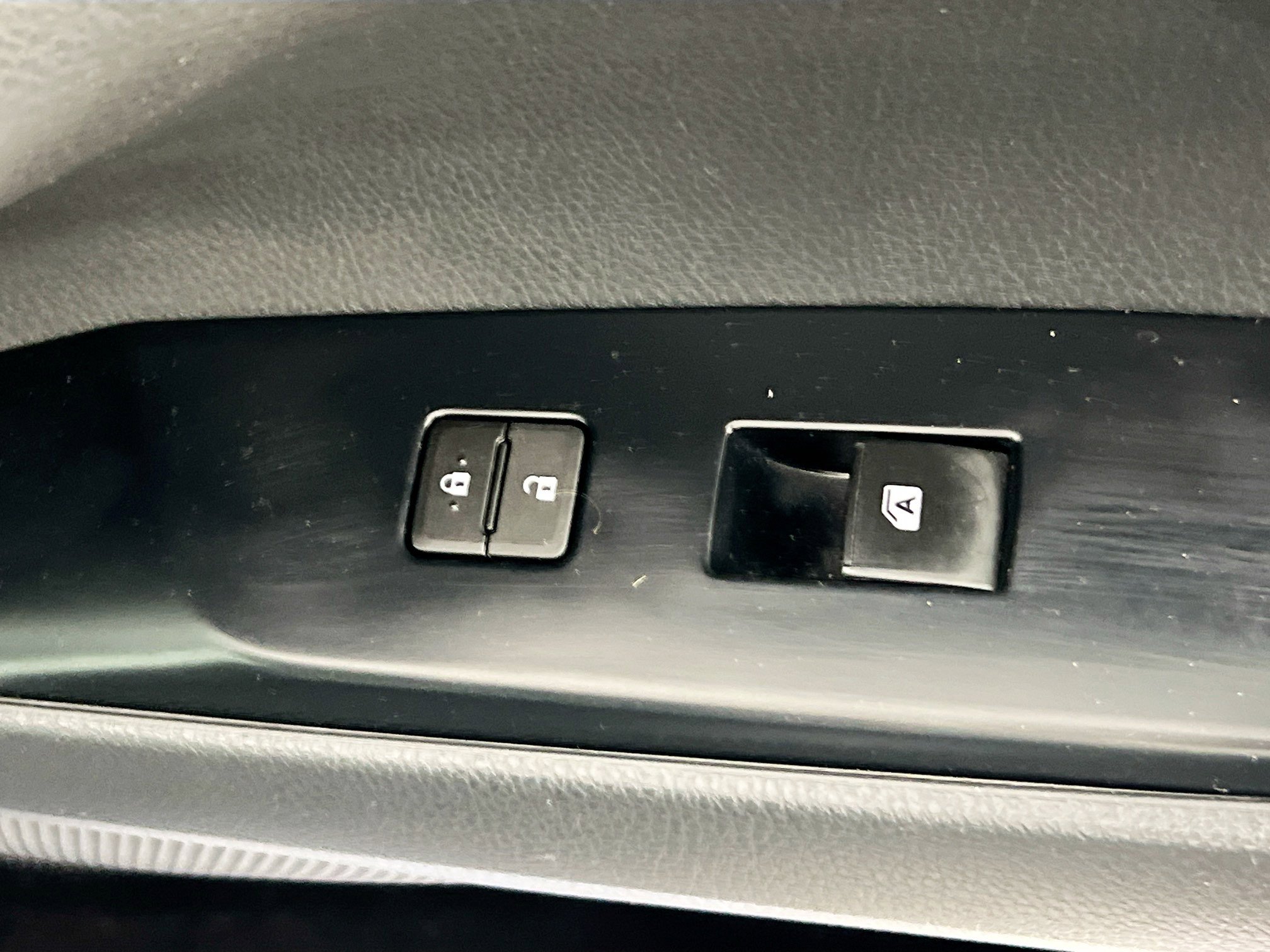 Used 2018 Toyota Camry SE FWD image 31
