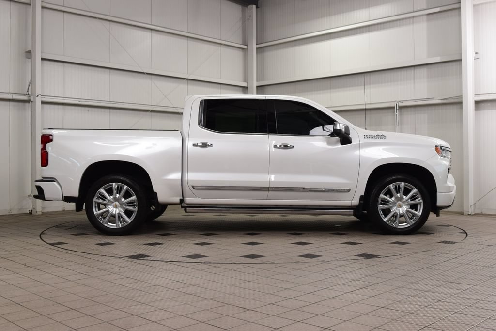 Used 2024 Chevrolet Silverado 1500 High Country AWD/4WD image 9