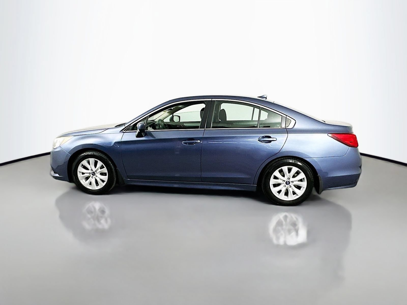 Used 2016 Subaru Legacy 2.5i Premium w/ Popular Package #1 AWD/4WD image 4