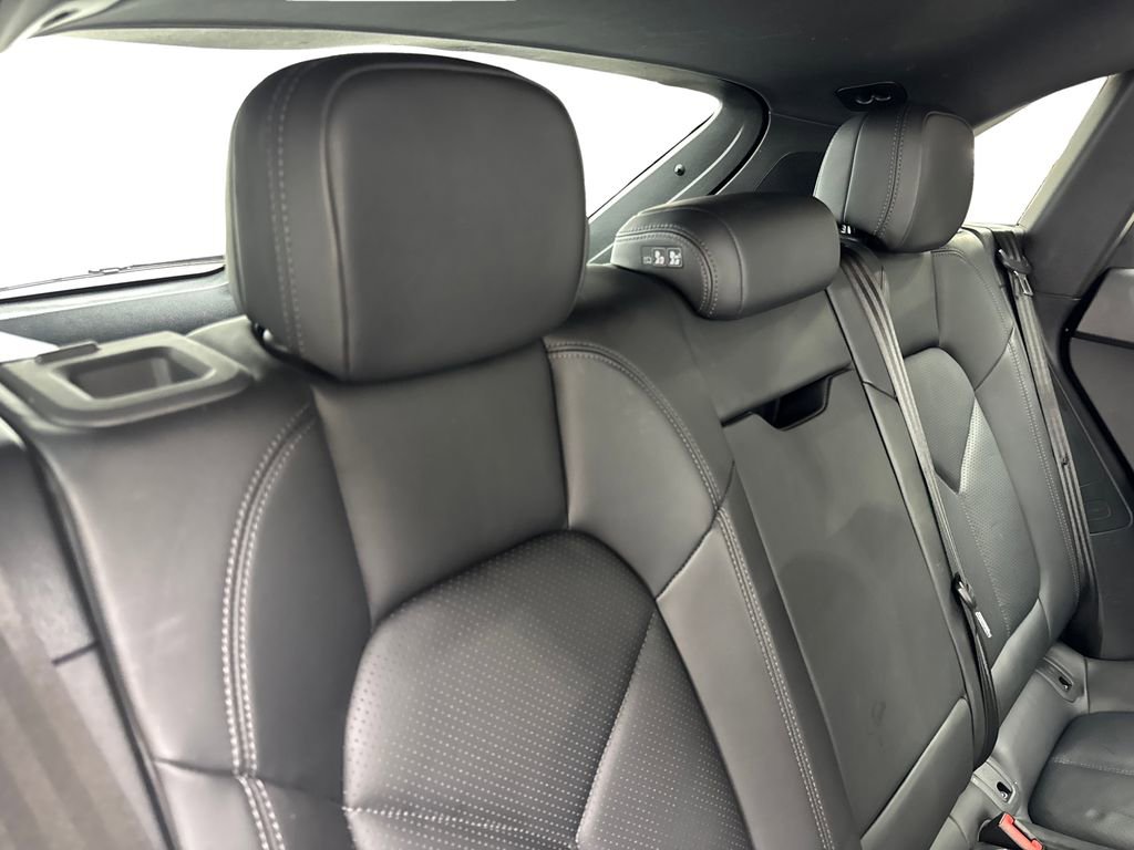 Used 2023 Porsche Macan image 39