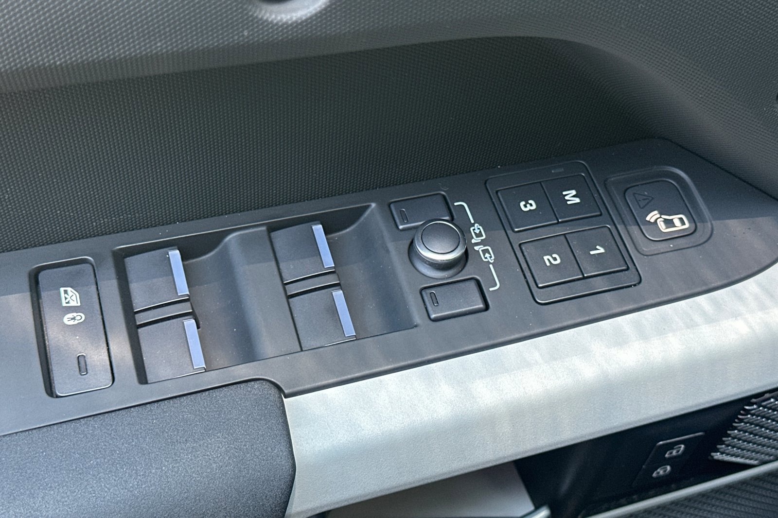 Used 2022 Land Rover Defender 110 Trophy Edition image 12