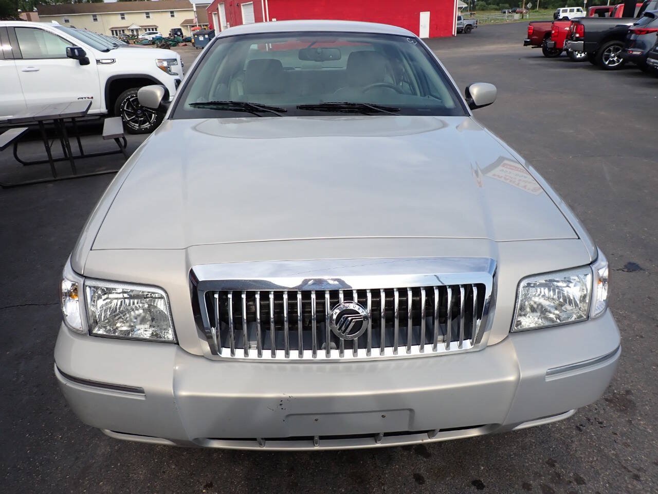 Used 2011 Mercury Grand Marquis LS RWD image 2