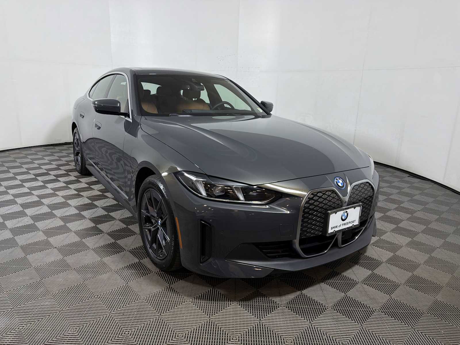 Used 2025 BMW i4 eDrive40 w/ Premium Package image 2