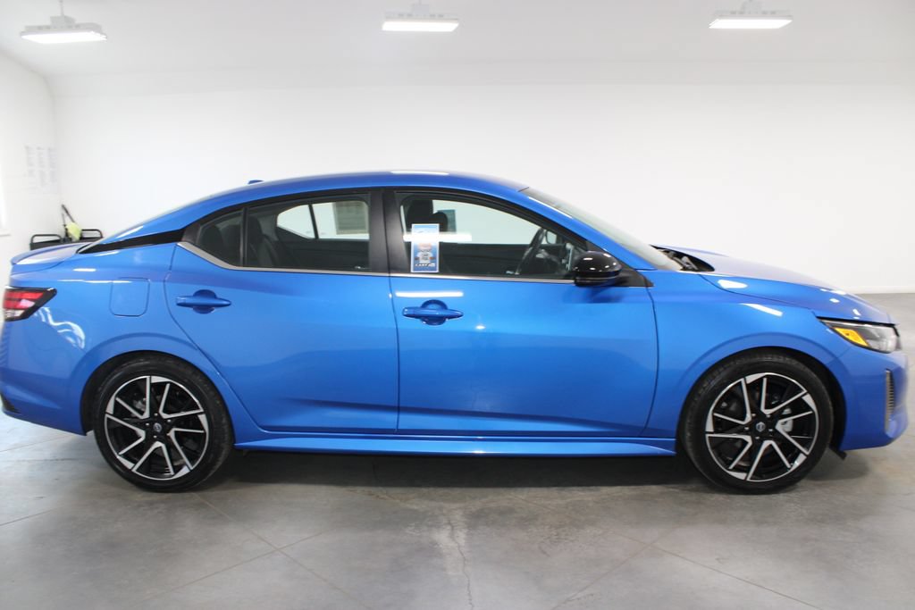 Used 2025 Nissan Sentra SR FWD image 11