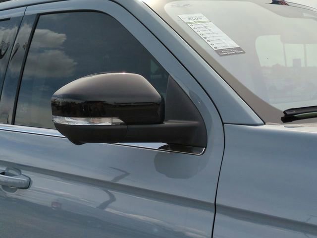 Used 2025 Ford Expedition Active image 12